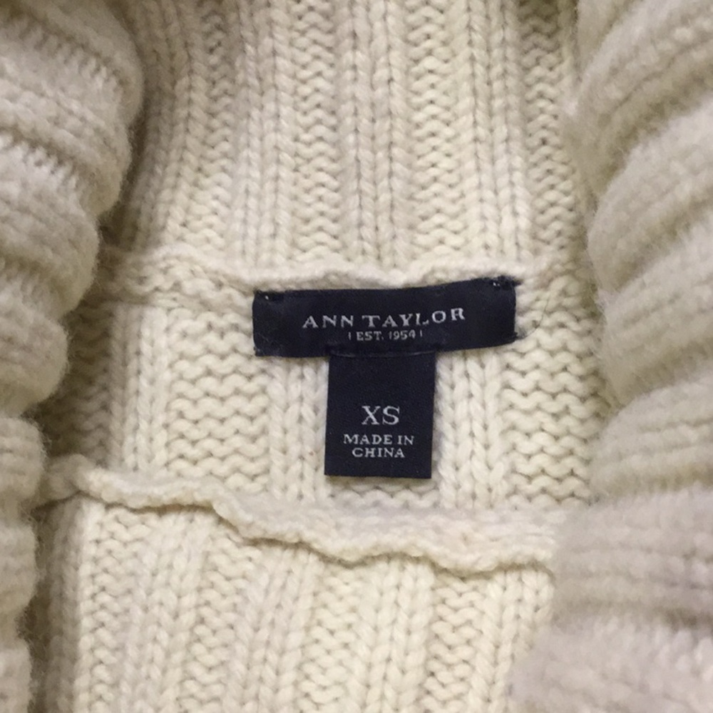 🌹GUC Ann Taylor Pastel Yellow Wool Turtle Neck,XS - Picture 2 of 8